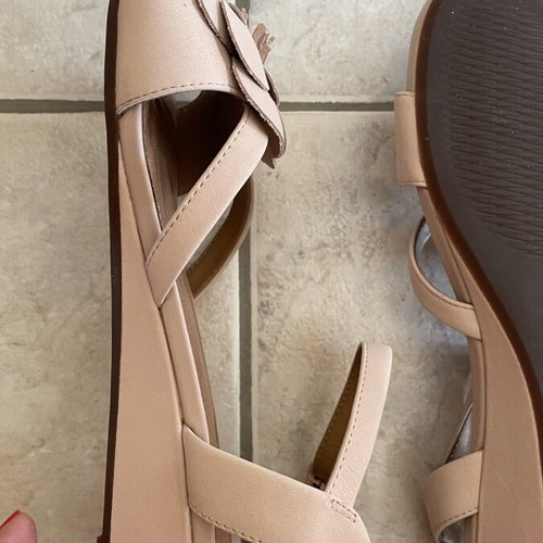 Clarks women's leather sandals with flower, beige nude, size 41