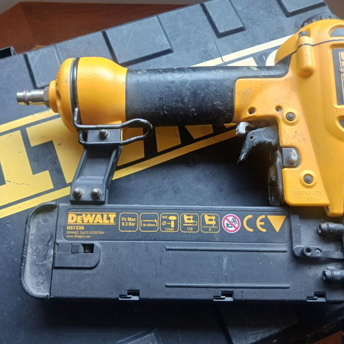 Dewalt D51238 pneumatic nail gun like new, 16–50mm