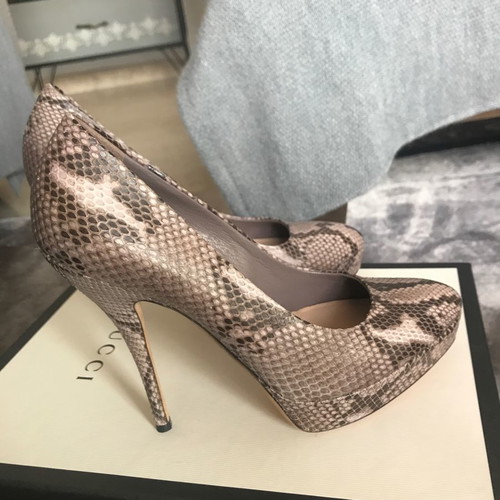 Gucci pumps new, size 36, beige