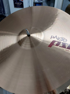 Paiste PST7 17 ιντσών thin crash πιατίνι με GIGMAKER 20 ιντσών ride πιατίνι