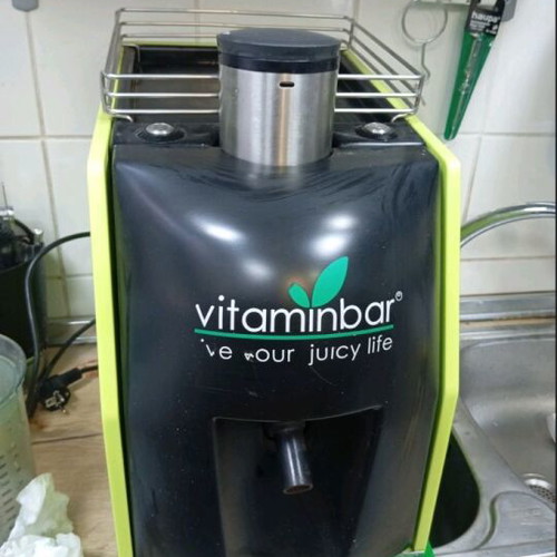Vitamin Bar juicer like new, detachable container, water supply