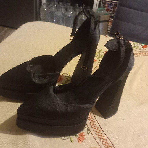 Alexander McQueen high-heeled platform pumps size 38 like new, black