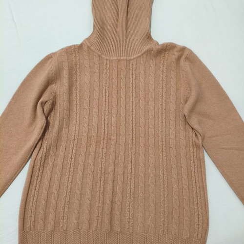 Women's cable knit turtleneck sweater camel/tan size M like new