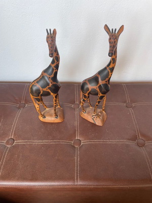 Wooden decorative giraffes used, set of 2 pieces