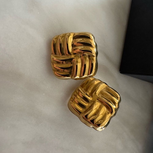 Stan & Stefan gold stud earrings like new