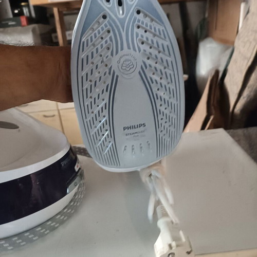 Philips steam iron almost like new