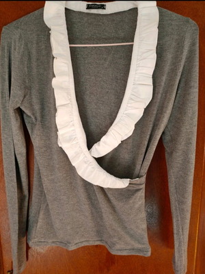Women's grey wrap blouse with ruffles new Rouge size M