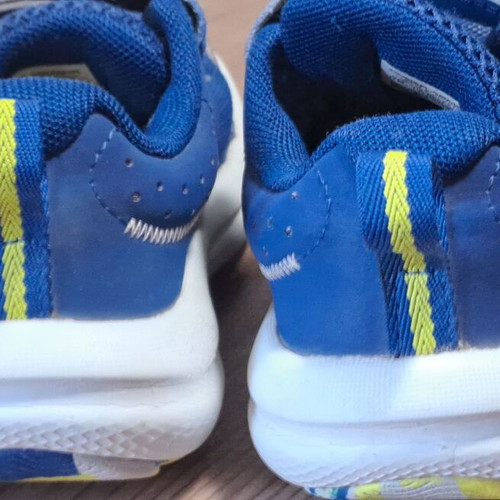 Under Armour Bps Assert 10 Kids Athletic Shoes Used Blue Size 29