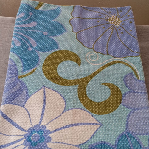 Vintage floral pique blanket