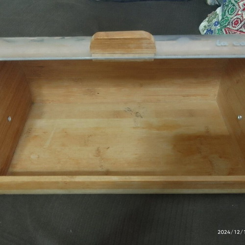 Wooden bread box like new with sandblasted lid