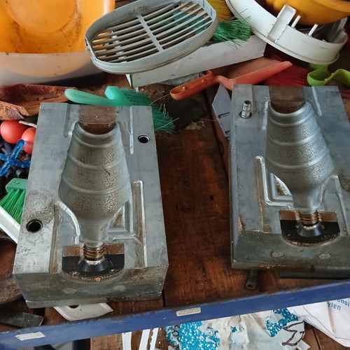 Plastic molds and machines used from plastic workshop