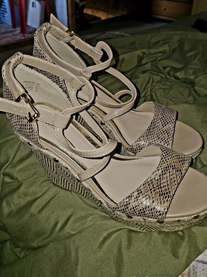 Platform sandals like new, size 40, beige