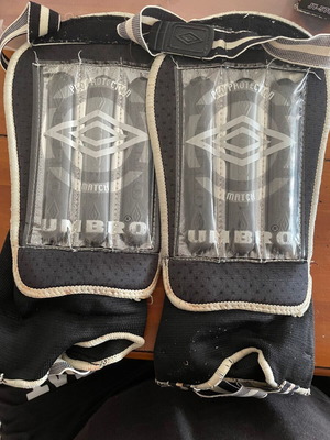 Umbro Pro Protecto Match football shin guards used