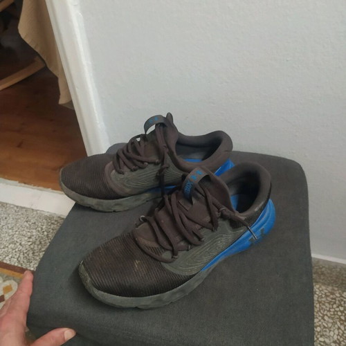Under Armour men's training shoes like new, size 43, black and blue
