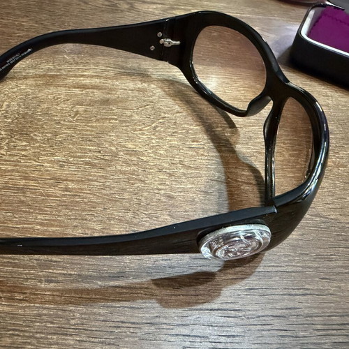 Gucci sunglasses like new, black and silver