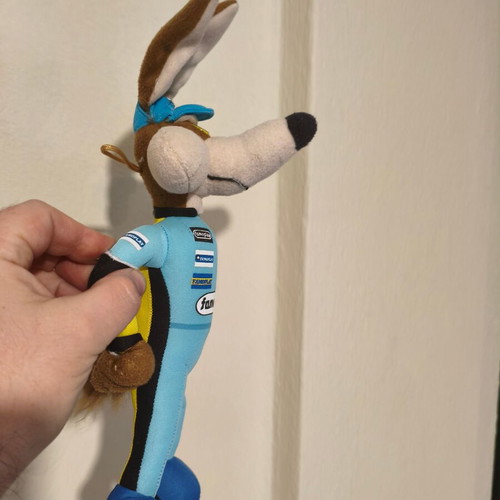 Famosa Warner Bros Wile E. Coyote Racer Driver F1 Pilot 1990s collectible plush like new 33cm