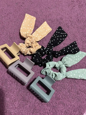 Scrunchies and clips like new
