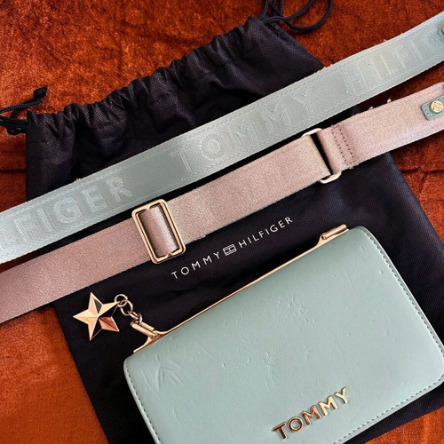 Tommy Hilfiger bag used 20x12x5