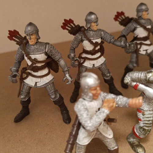 Set of 9 knights used, with missing parts