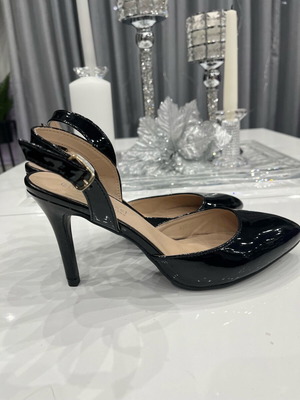 Christy Axel patent leather sandal like new, size 39