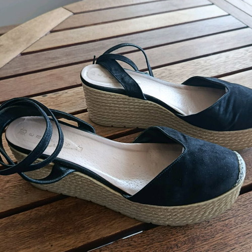Beatris black suede espadrille platforms like new, size 41
