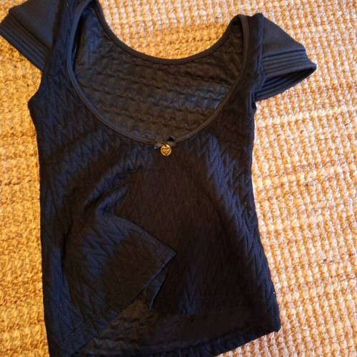 Lynne black blouse like new, size S with unique knit