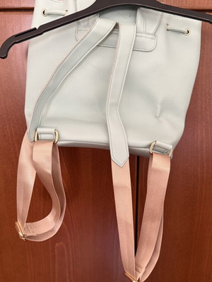 Axel backpack like new