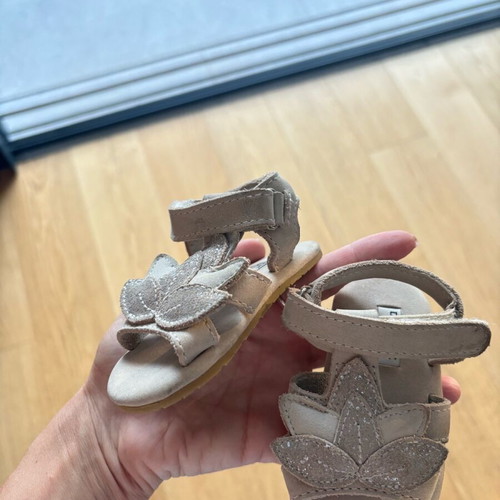 Donsje sandals like new, suede with velcro, size 12-18 months