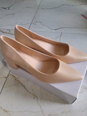 Beige pumps new, size 39