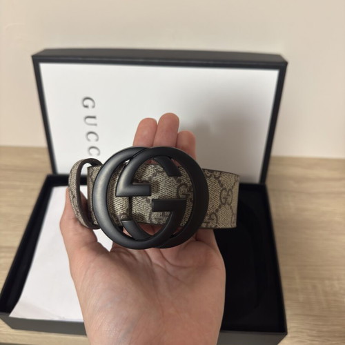 Gucci belt with large GG buckle, like new, unisex