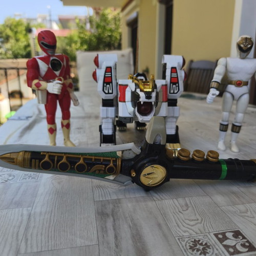 Power Rangers figures and accessories set used