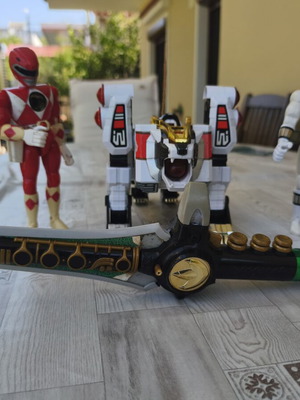 Power Rangers figures and accessories set used