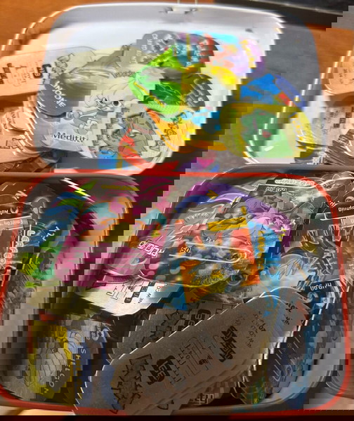 333 τάπες Πόκεμον / 333 Pokémon caps