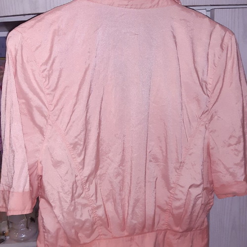 Blouse size 48 or 2 salmon color with buttons in excellent condition