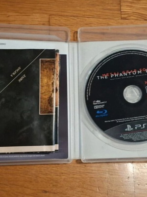 Metal Gear Solid V The Phantom Pain PS3 like new, includes rare map
