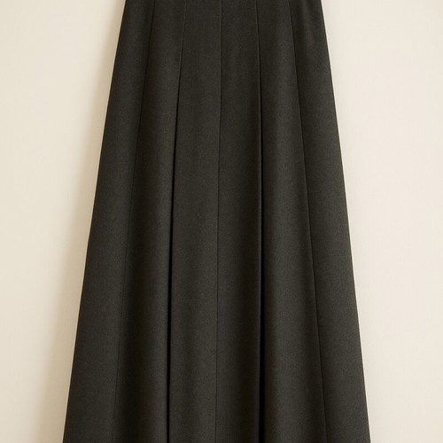 Long pleated skirt in dark khaki wool fabric like new