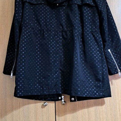 Trench coat XL black polka dot like new, waterproof fabric