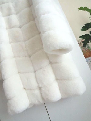 Γούνα από συνθετική τρίχα καινούργια, μέγεθος M, άσπρη