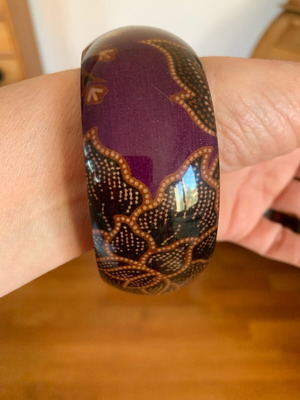 Bracelet made of resin and batik fabric like new
