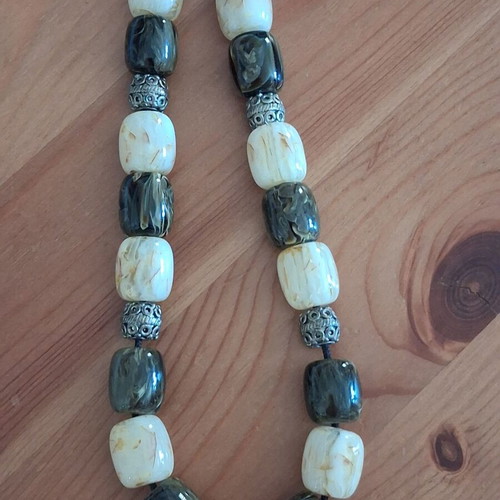 Vintage Komboloi with Metal Elements and Marble Effect like new