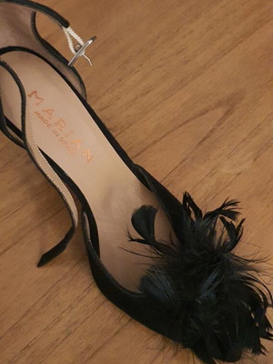 Marian Spanish black leather high heels size 38 new with real feather