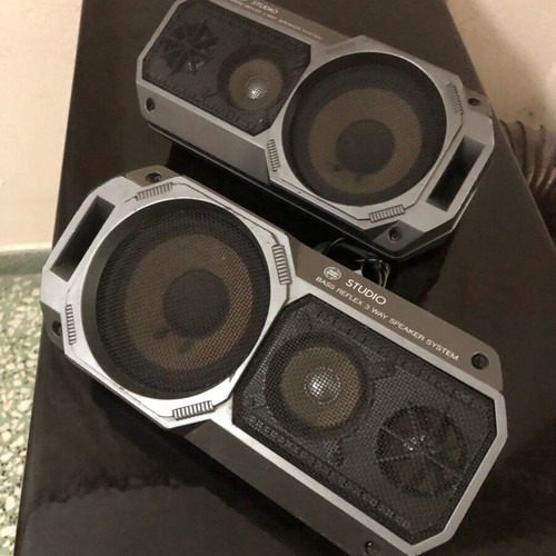 StudioTechnik 2x130w speakers used, bass reflex 3way system