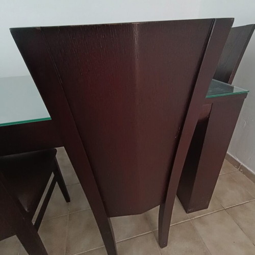 Dining set solid wood like new with 6 chairs and extendable table