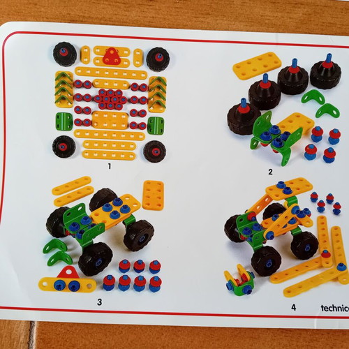 Educational construction toy used with building parts for kids