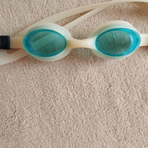 Children's swimming goggles like new