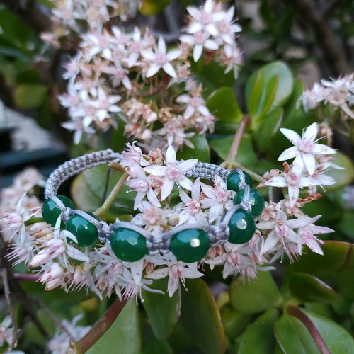 Macrame bracelet with semi-precious stones