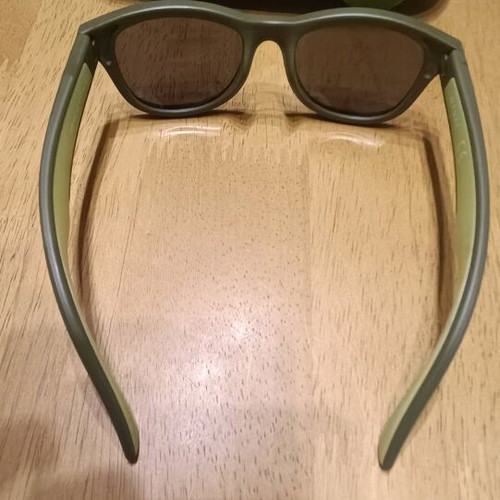Marasil kids sunglasses like new, green with case