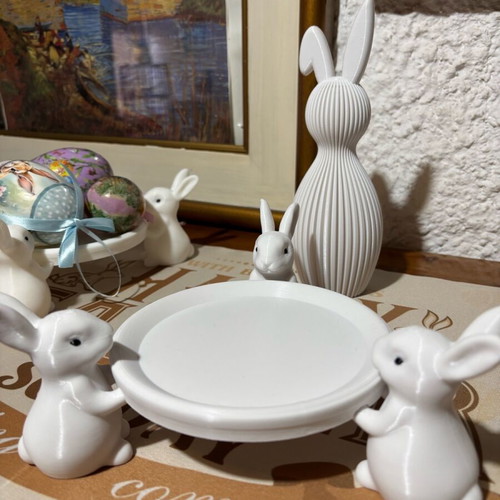 Bunny figurines with plate like new, decorative for home