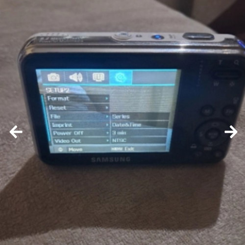 Samsung i8 8.2 MP compact camera