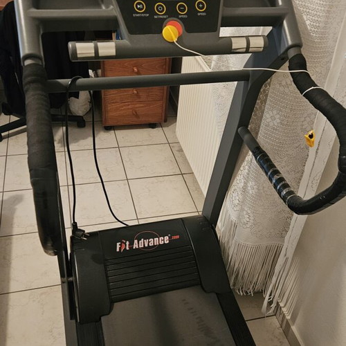 FitAdvance 2000 Electric Treadmill like new, foldable